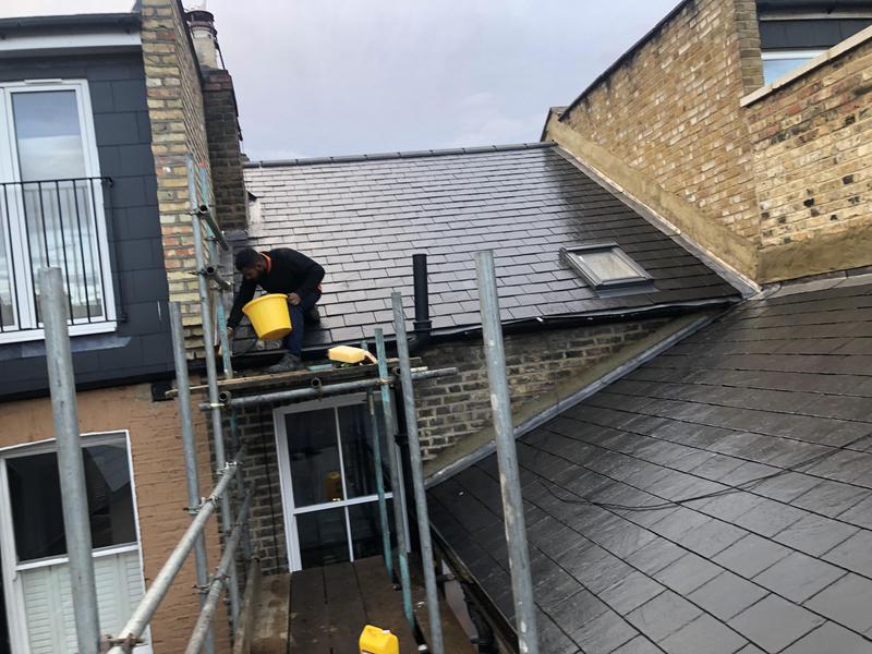 AM Roofing & Building Ltd logo