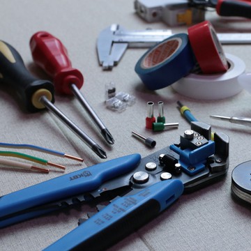 How to Find and Hire a Reliable Electrician: A Guide