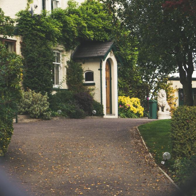 Resin Driveways: the Pros and Cons