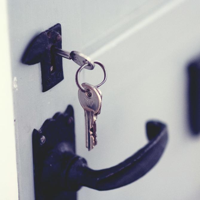 Locked Out? Find Reliable "Locksmiths Near Me"