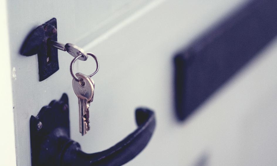 Locked Out? Find Reliable ‘Locksmiths Near Me'