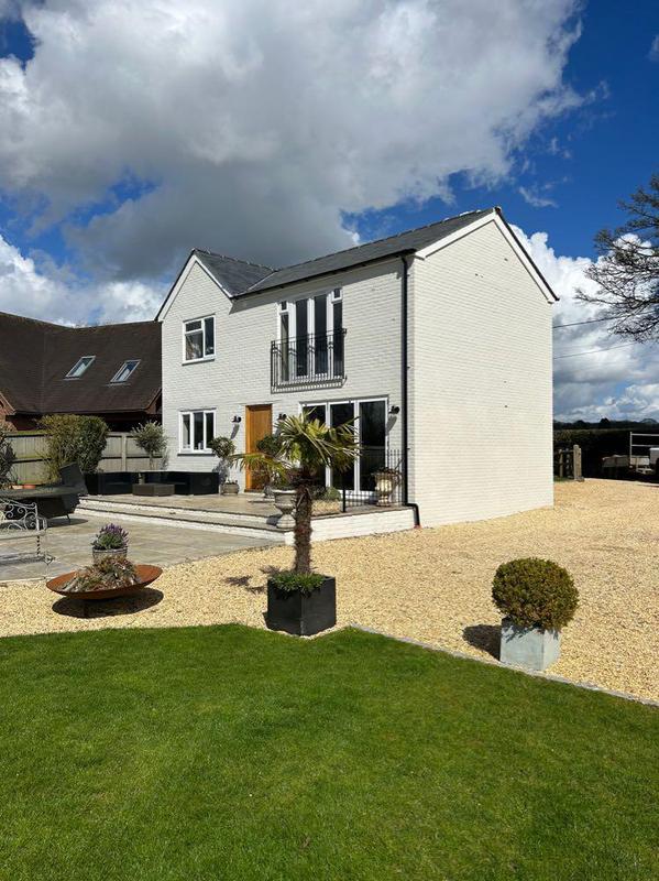 Waverly Traditional Builders logo