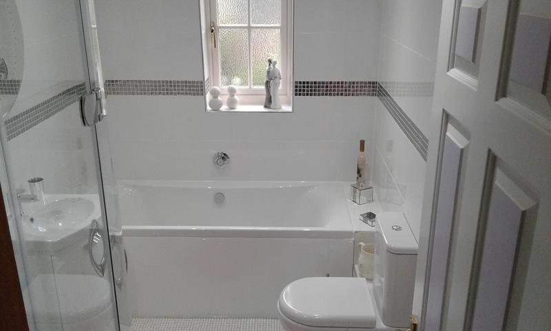 Distinctive Bathrooms Ltd logo