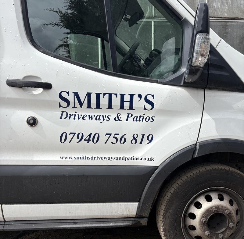 Smith's Driveways & Patios logo